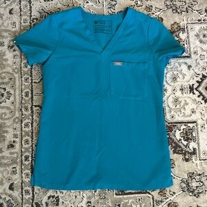 Catarina One-Pocket Scrub Top